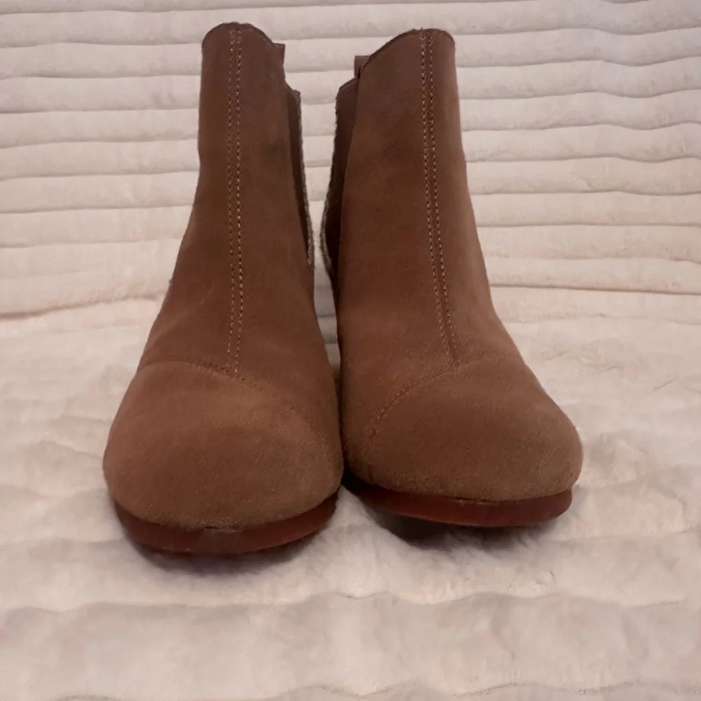 Toms Brown Suede Wedge Chelsea Boot with Herringbone Panel - Picture 2 of 4